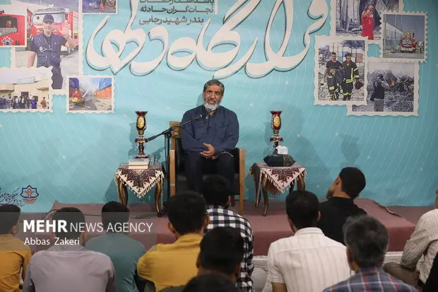 پاسداشت زحمات نجات گران حادثه بندر شهید رجایی